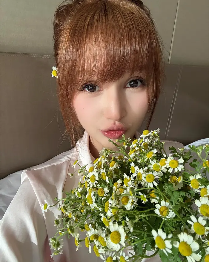 Hình gái sinh viên nổi bật với gương mặt sáng