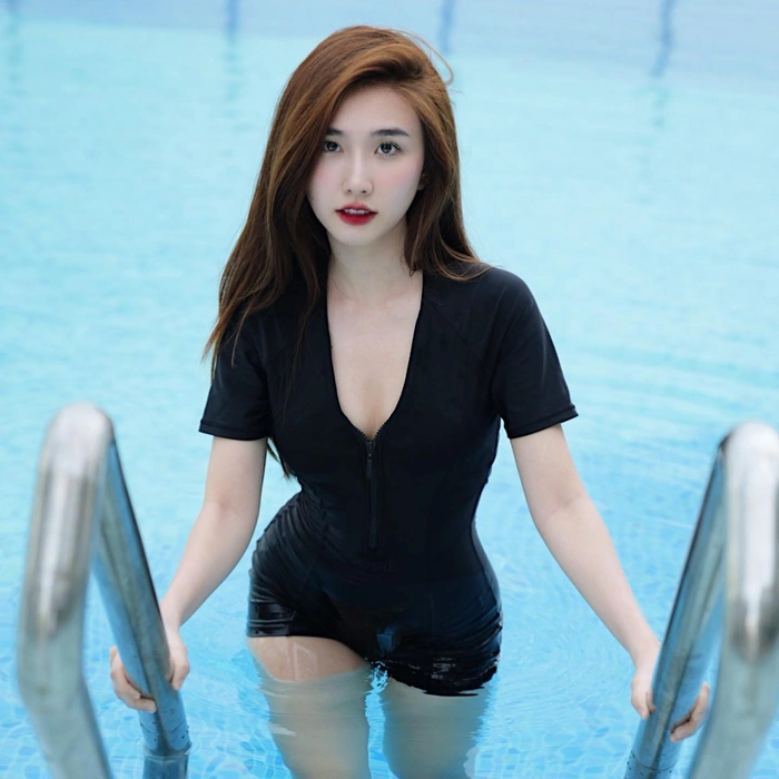 Hình nền thanh mèo mặc bikini đẹp sang trọng quý phái