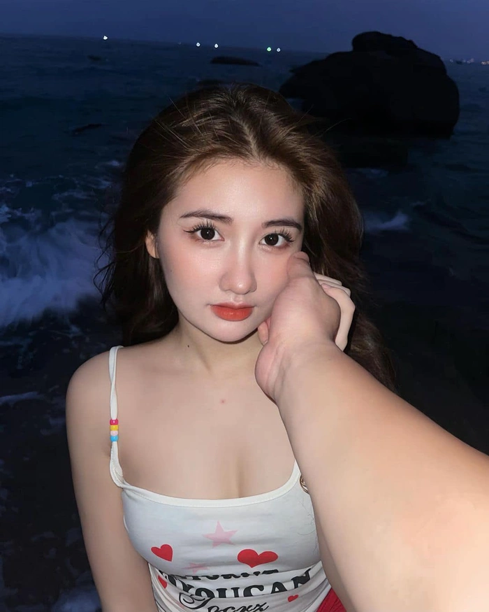 album hình vũ thị khánh huyền bikini sexy xinh đẹp