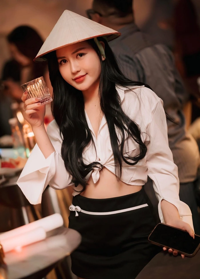 Chụp ảnh gái đi bar, quyến rũ và đầy cá tính