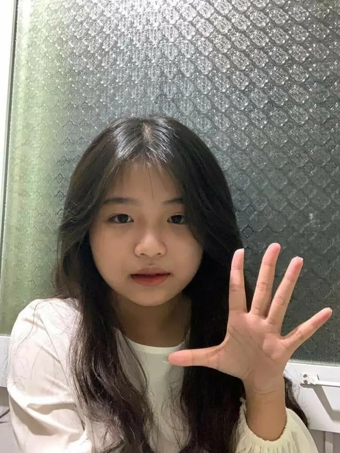Loạt hình gái lớp 8 với nét dễ thương tự nhiên