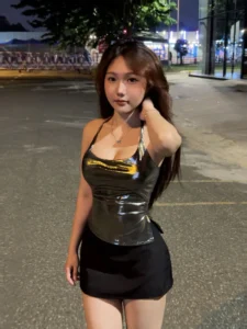 Chụp hình ảnh gái xinh 2k5 nổi bật với nét mặt thanh tú