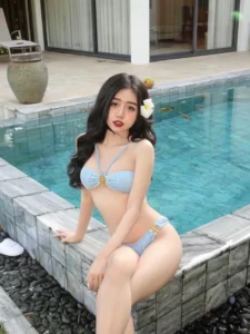 xem ảnh Lê Kim Loan bikini sexy cuốn hút người xem