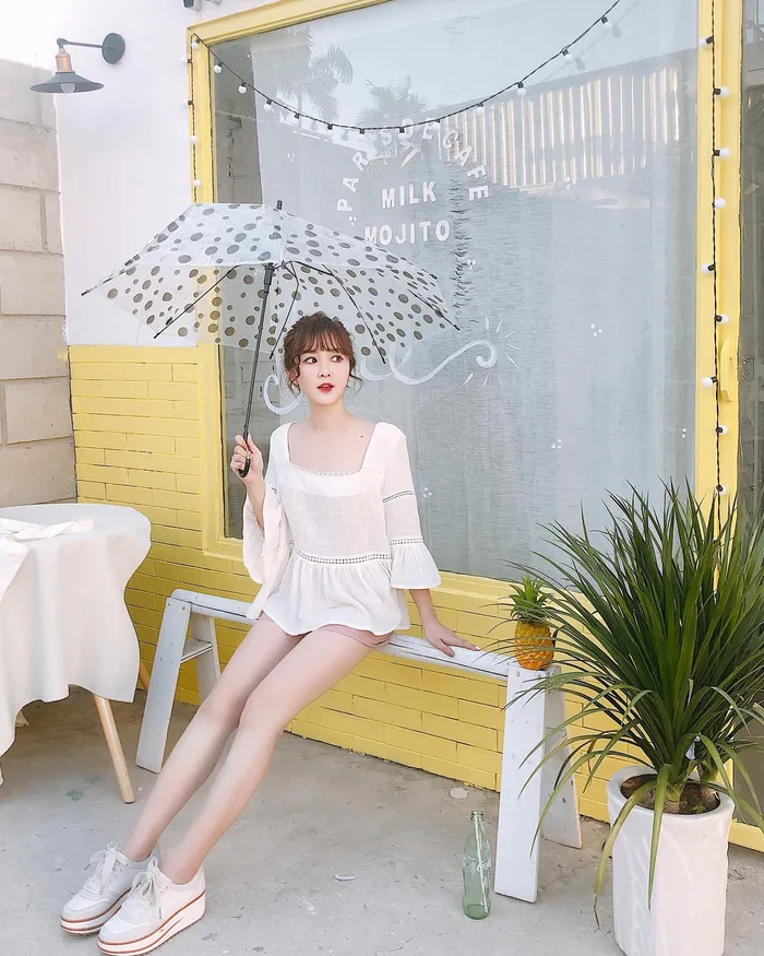 Album ảnh Ribi Sachi sexy với tạo dáng quyến rũ