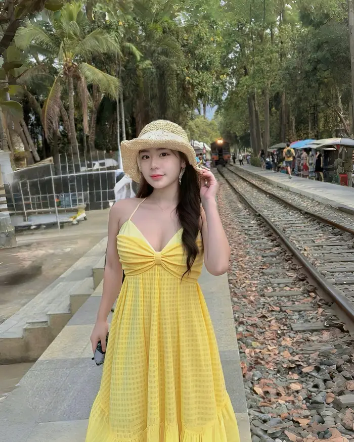 tải hình ảnh Trần Minh Thiên Di bikini hấp dẫn