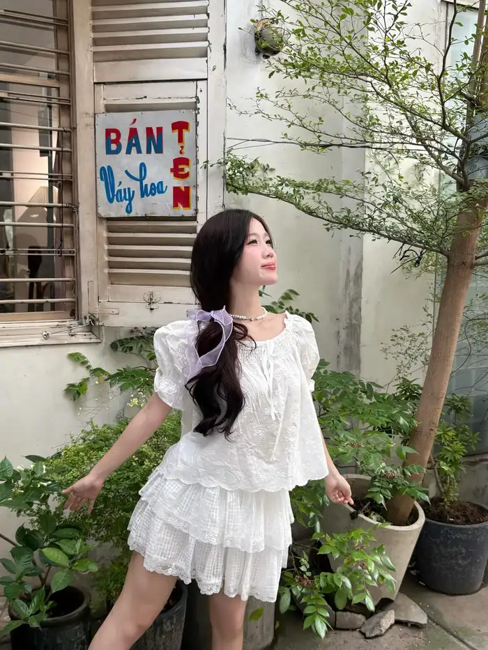 Xem hình ảnh hot girl sinh năm 2003 có thần thái cuốn hút, sang chảnh