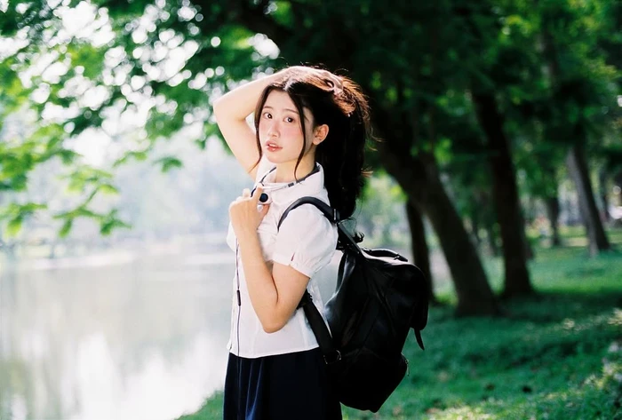 Bộ ảnh học sinh nữ duyên dáng với biểu cảm đáng yêu