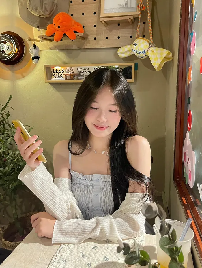Gái xinh 2k8 có nét mặt dễ thương