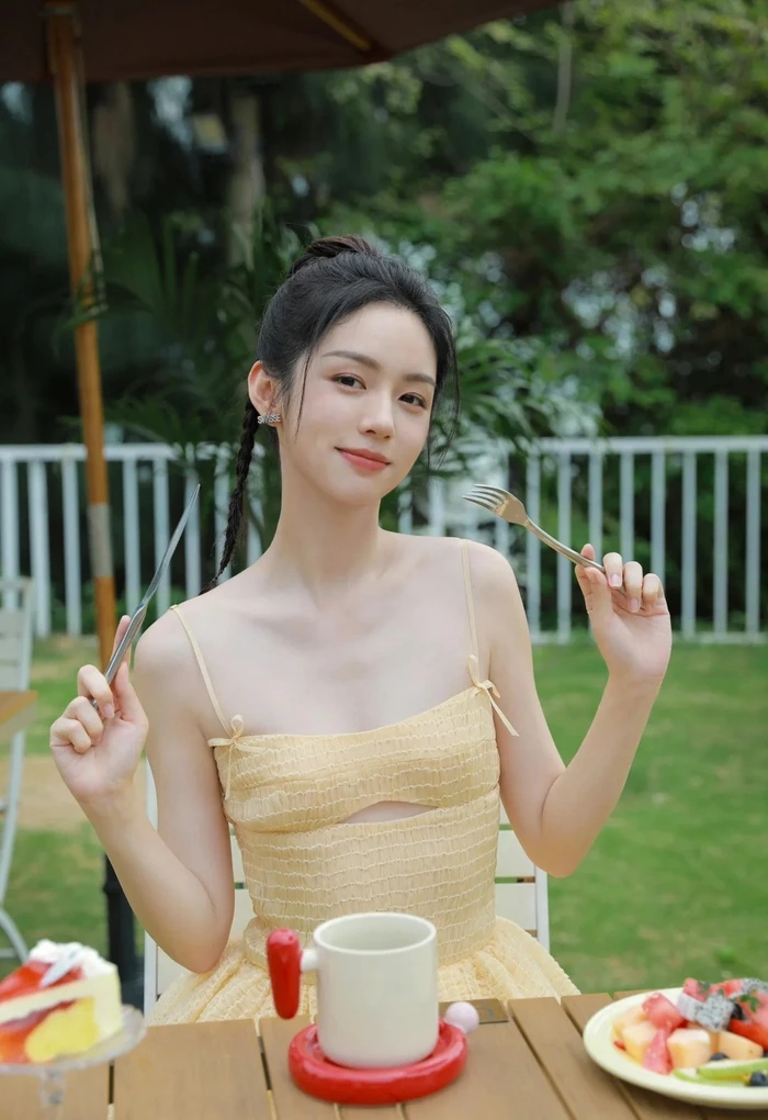 Bộ hình gái xinh Trung Quốc đầy nữ tính và sang trọng
