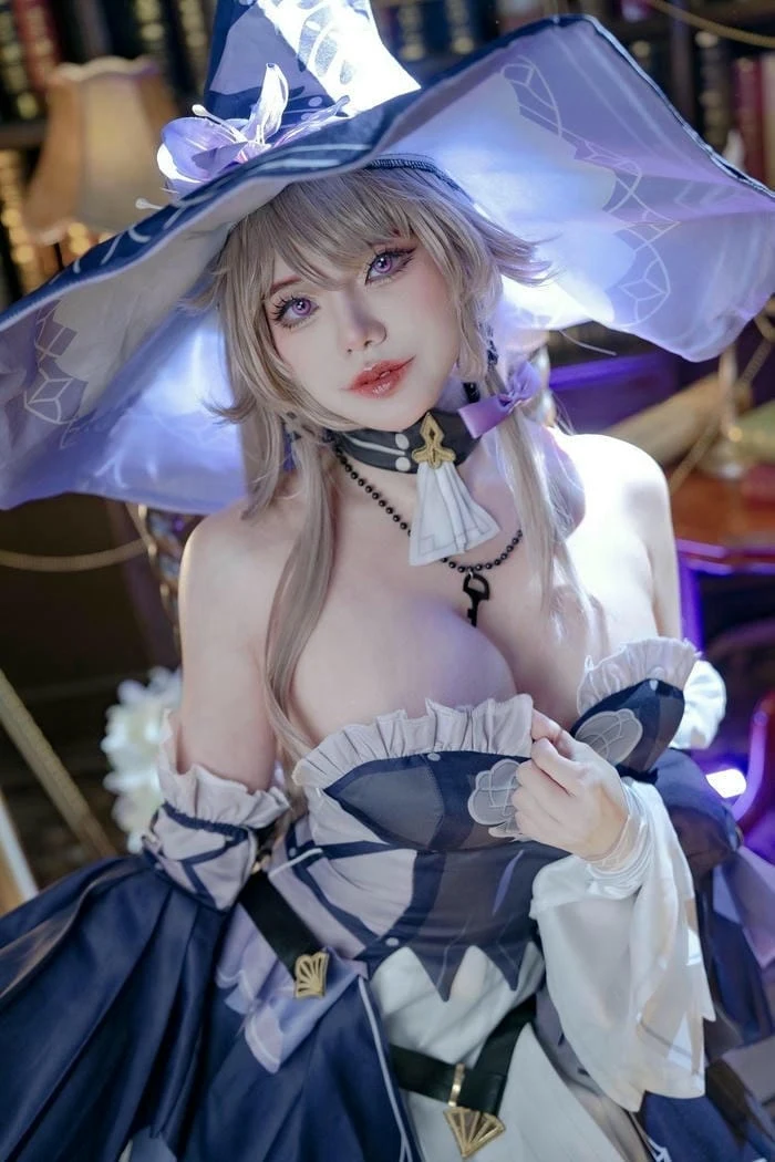 Xem hình ảnh cosplay vú to gợi cảm