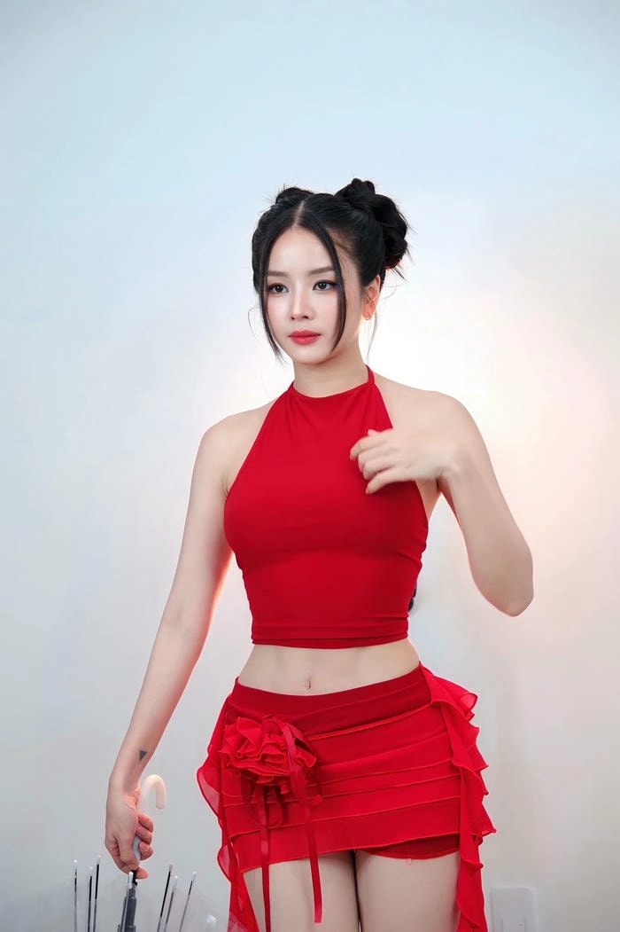 Tải hình ảnh DJ Mie sexy quyến rũ và đầy hấp dẫn