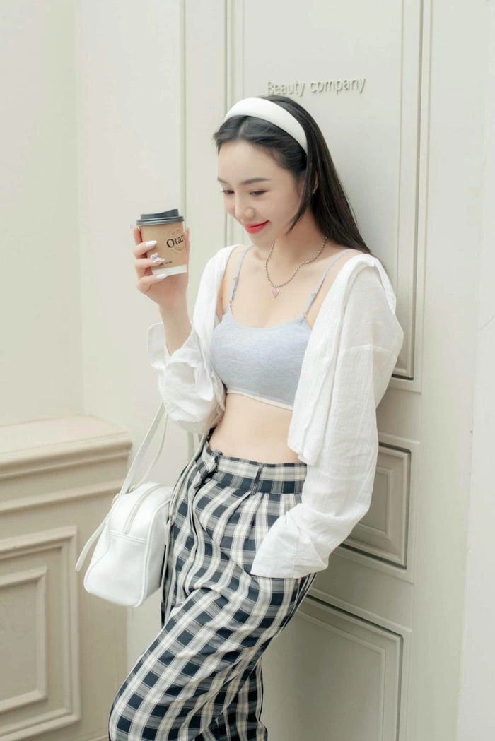 hình quỳnh kool sexy khoe nét đẹp rạng ngời