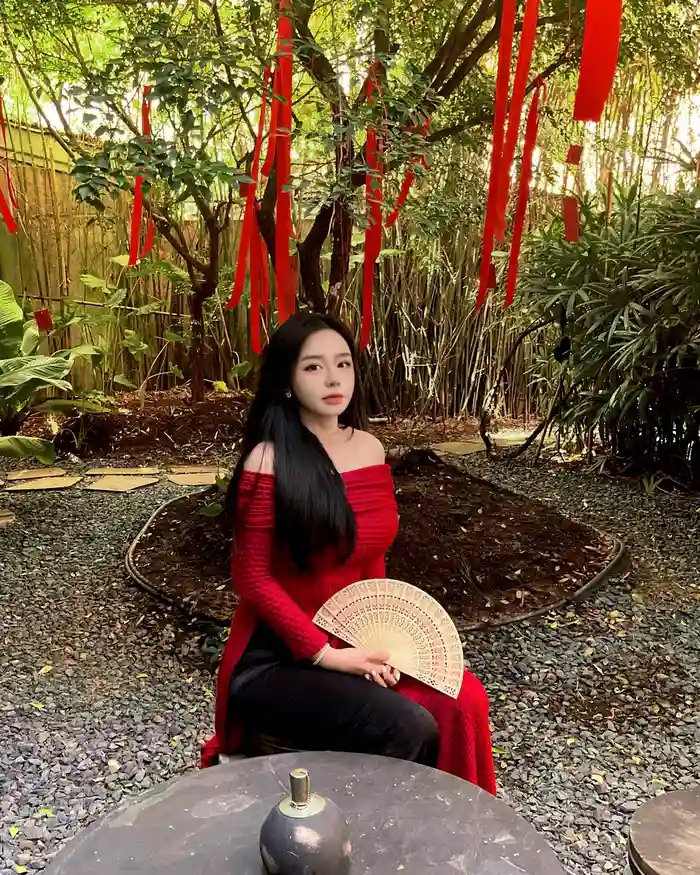 hình Trần Minh Thiên Di bikini sắc nét và thu hút