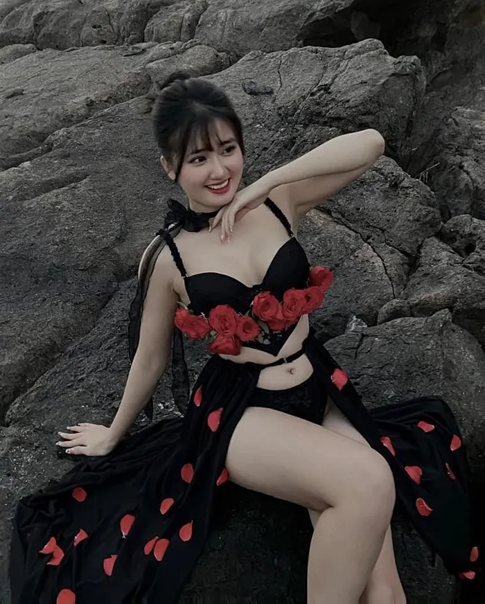 ngắm ảnh vũ thị khánh huyền bikini sexy tuyệt đẹp