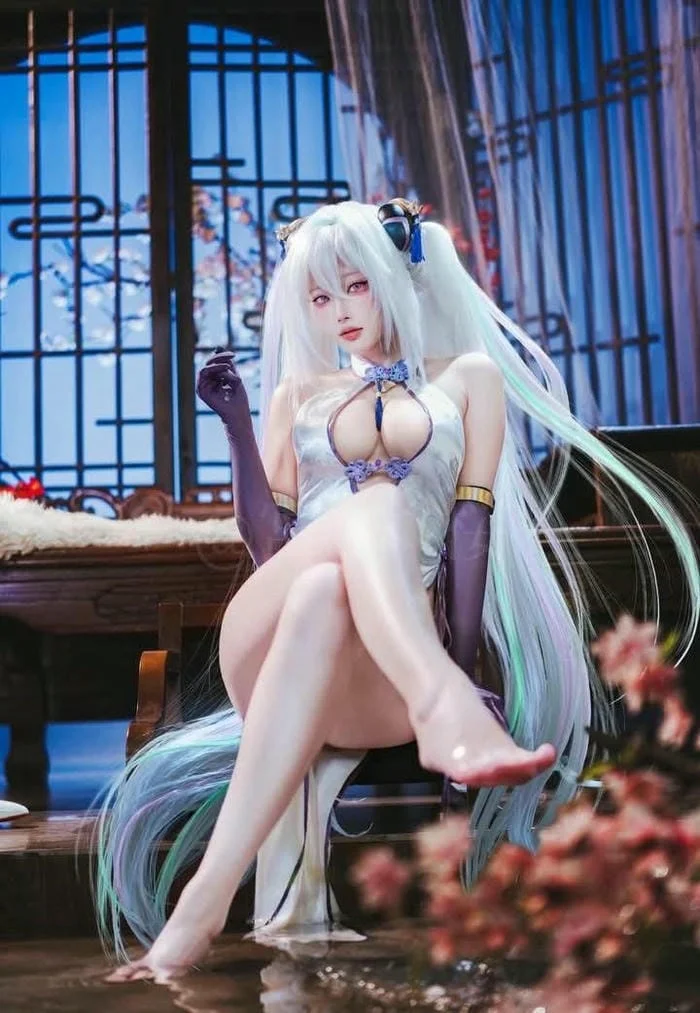 Tải hình ảnh cosplay vú to đầy quyến rũ