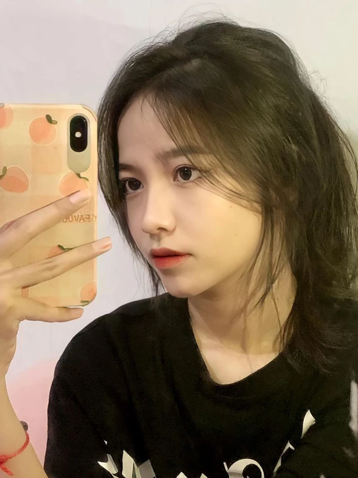 Tải hình nữ sinh lớp 7 vô cùng đáng yêu, thân thiện.