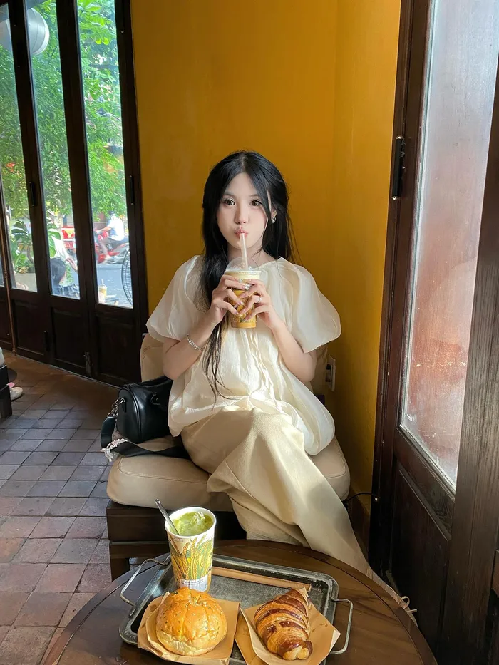 Album hình ảnh gái xinh 2k4 khoe nét đẹp thanh tú, duyên dáng