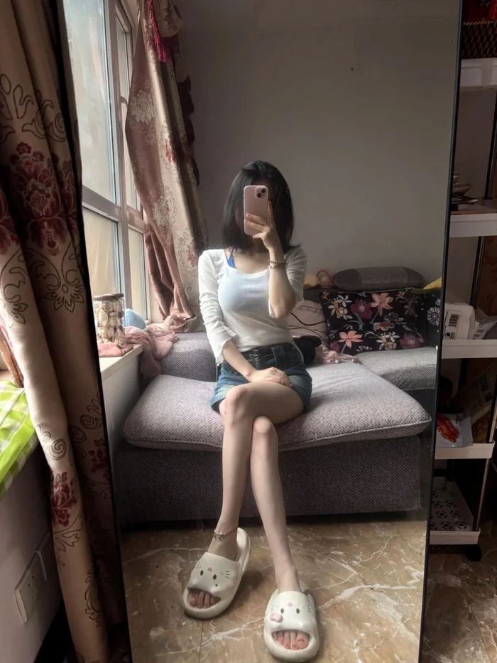 Chụp ảnh cô nàng tóc ngắn che mặt nghệ thuật
