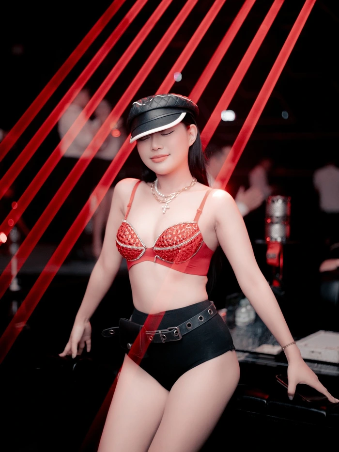 Bộ hình ảnh gái đi bar, đầy lôi cuốn và thu hút sự chú ý