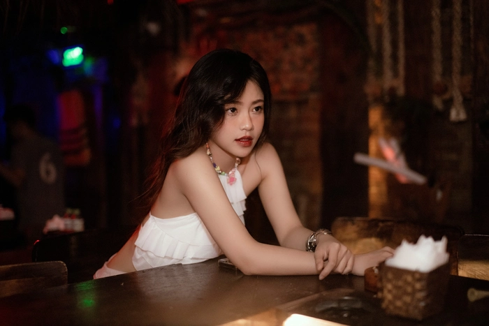 Tải hình ảnh gái đi bar, nữ tính và cuốn hút