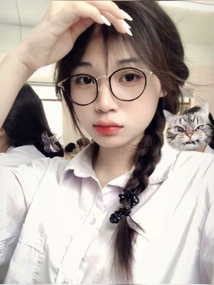 Ảnh mạng gái lớp 8 được chia sẻ nhiều nhất