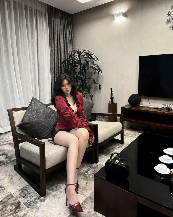 Ngắm hình gái ngầu chất chơi nhưng vẫn tinh tế