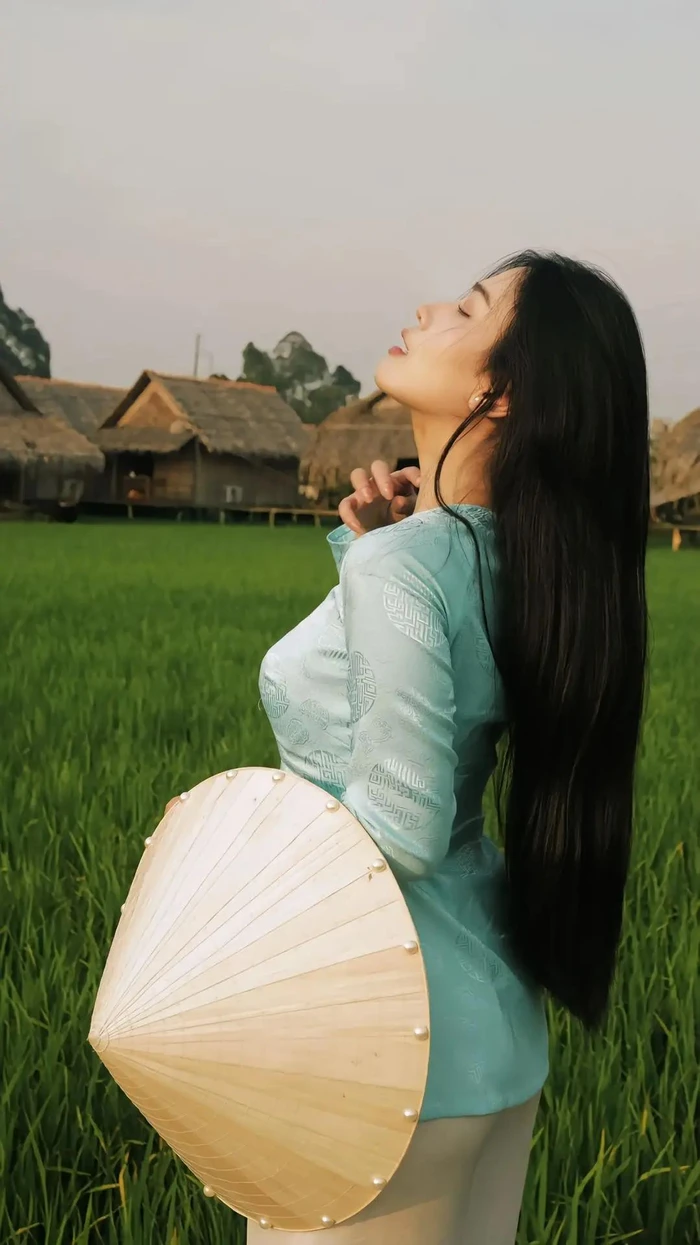 Hình gái quê xinh theo cách riêng biệt, không phô trương