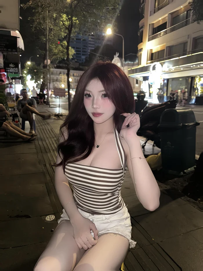 Hình gái xinh mlem với ánh nhìn dịu dàng