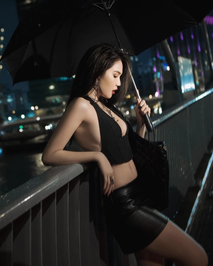 Bộ hình nude ngọc trinh thần thái đầy quyến rũ