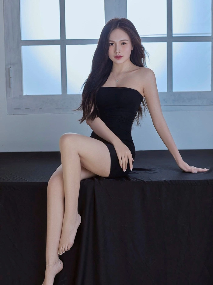 Xem hình ảnh Thị Nhung mặc bikini gợi cảm