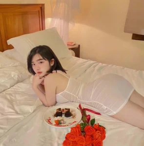 loạt hình Trần Minh Thiên Di bikini đầy thu hút