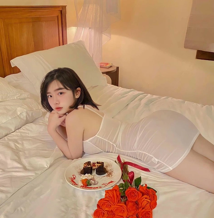 loạt hình Trần Minh Thiên Di bikini đầy thu hút