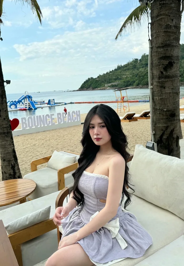 loạt hình Quỳnh Alee bikini sexy táo bạo đầy tự tin