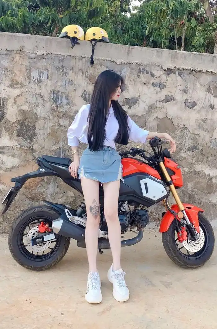 Chụp ảnh gái ngồi xe độ đầy cá tính