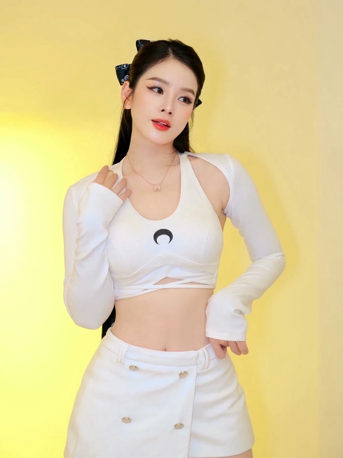 Ngắm ảnh DJ Mie sexy gợi cảm và thu hút