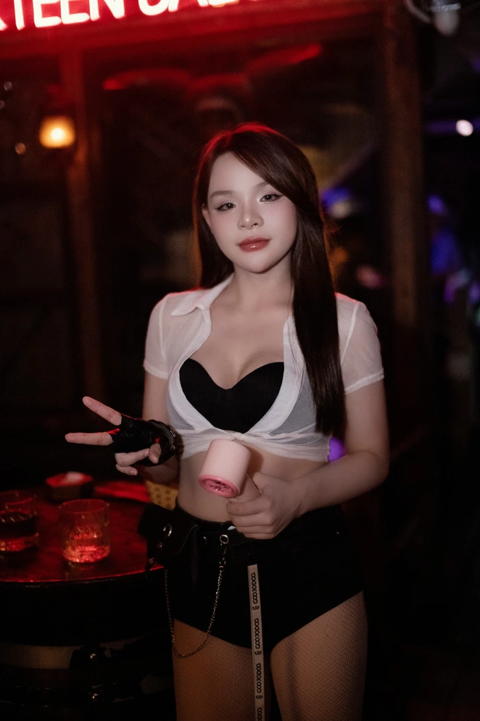 Loạt hình ảnh gái đi bar, đầy sức sống và tươi mới