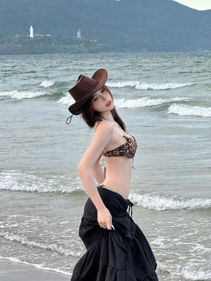 Bộ ảnh hot girl sinh năm 2003 với vẻ đẹp rạng rỡ, tươi mới
