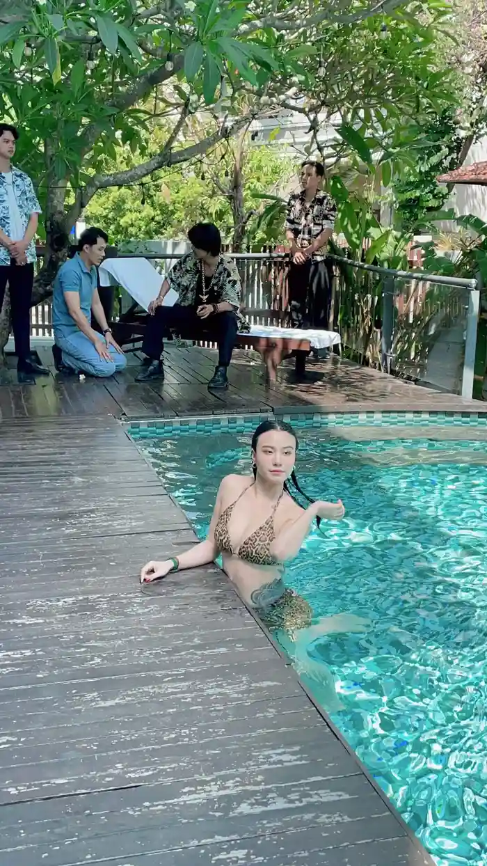 Xem hình linh miu bikini với phong cách cực kỳ gợi cảm