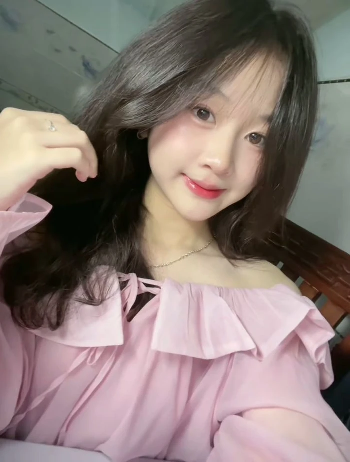 Hình avatar nữ sinh lớp 7 có gu thời trang ấn tượng, độc đáo.