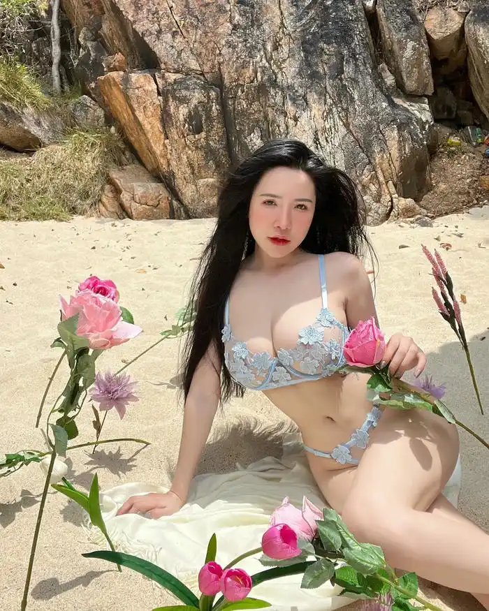 ảnh mạng Viên Vibi lộ hàng sexy gây bão