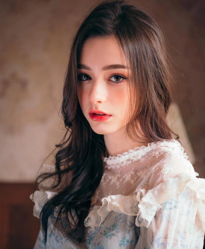Xem ảnh gái tây xinh với thần thái kiêu sa