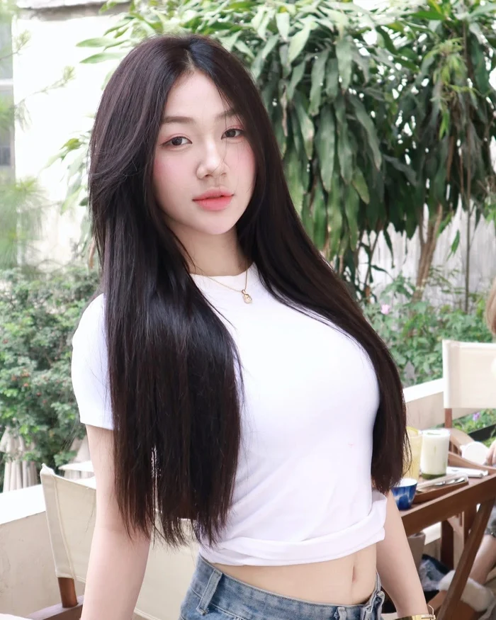 Album ảnh Trần Hà Linh khiến người xem thích thú