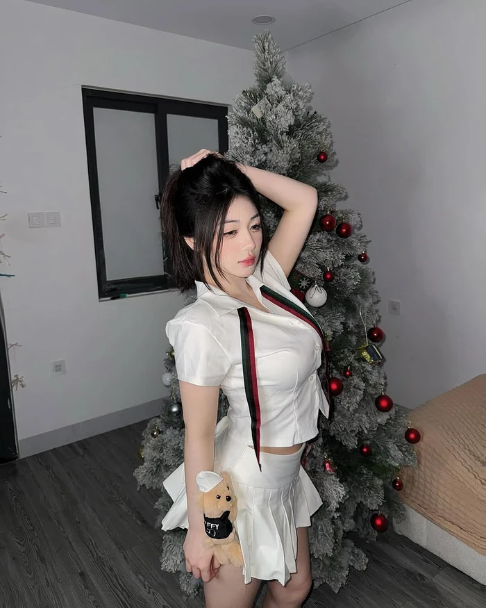 Tải hình Trần Hà Linh đẹp nhẹ nhàng