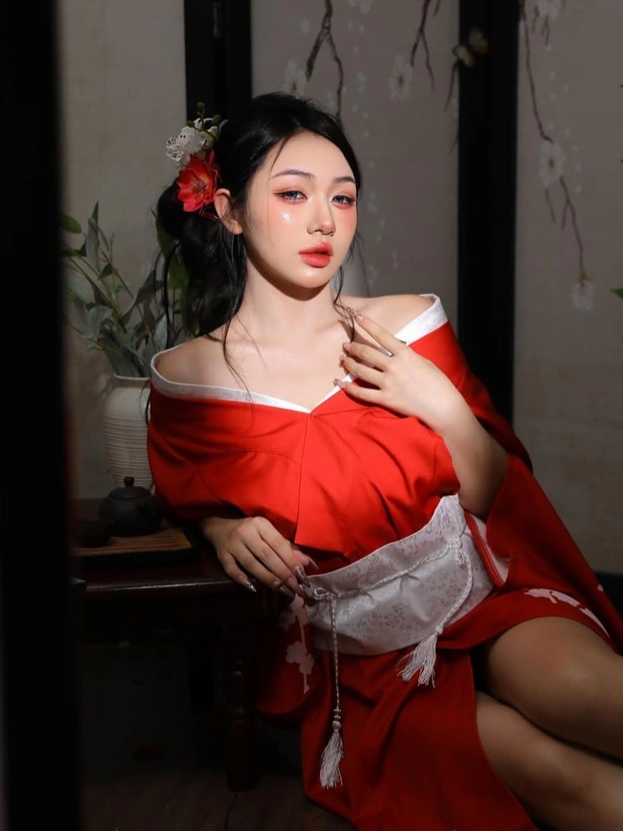 Tải hình ảnh Trần Hà Linh hotgirl nổi bật