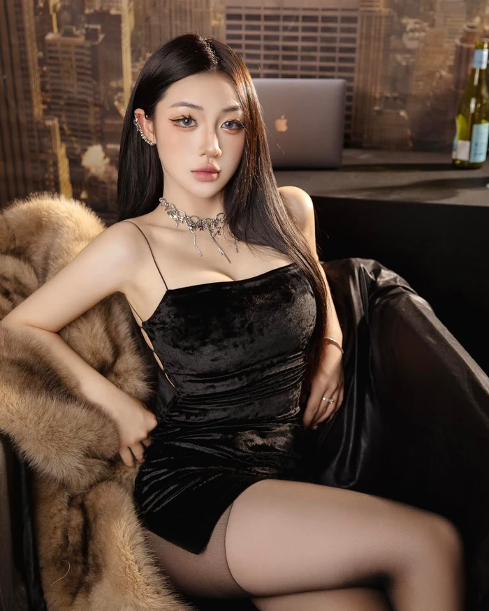 Album hình Trần Hà Linh nhiều biểu cảm đa dạng