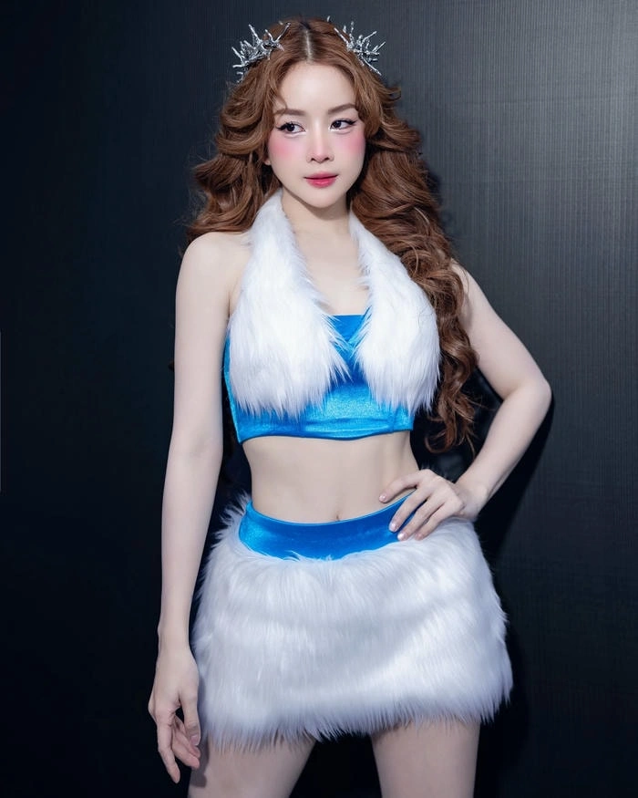 Xem ảnh DJ Mie sexy nóng bỏng đầy hấp dẫn