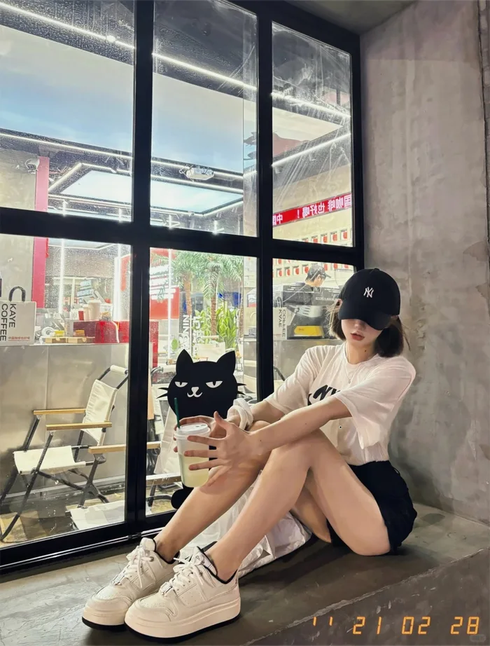 Hình ảnh chất lượng cao gái xinh tóc ngắn che mặt