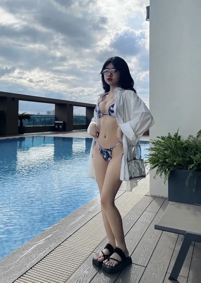 bộ hình Lê Kim Loan bikini gợi cảm với phong cách táo bạo