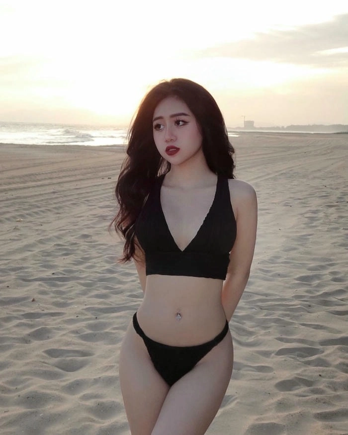 hình Lê Kim Loan bikini sexy khoe đường cong quyến rũ