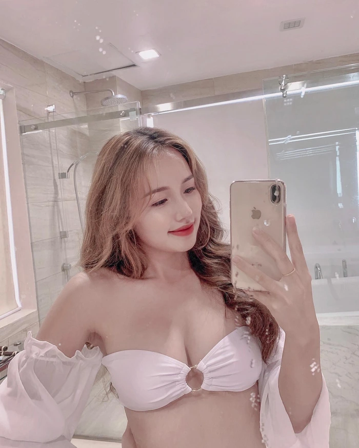 Bộ ảnh Thị Nhung mặc bikini sexy và đẹp mắt